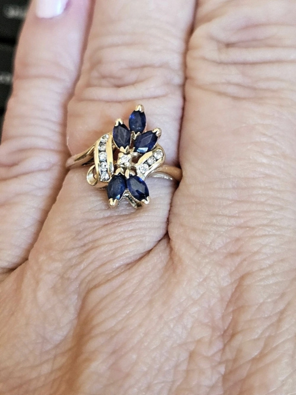 14K Gold Blue Spinel And Diamonds Floral Cluster Ring